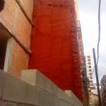 aislamiento de fachada con poliuretano y caucho rojo